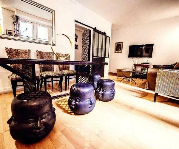 Legendary Rue Du Temple 4/5 Bedrooms Apartment