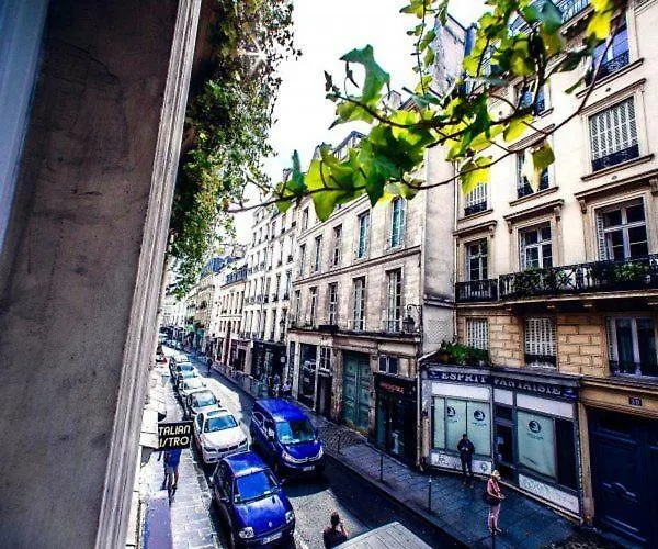 Legendary Rue Du Temple 4/5 Bedrooms Apartment Paris